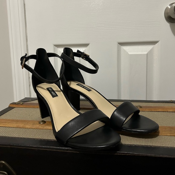 NINE WEST BLACK HEELS SIZE 8 - Picture 1 of 4